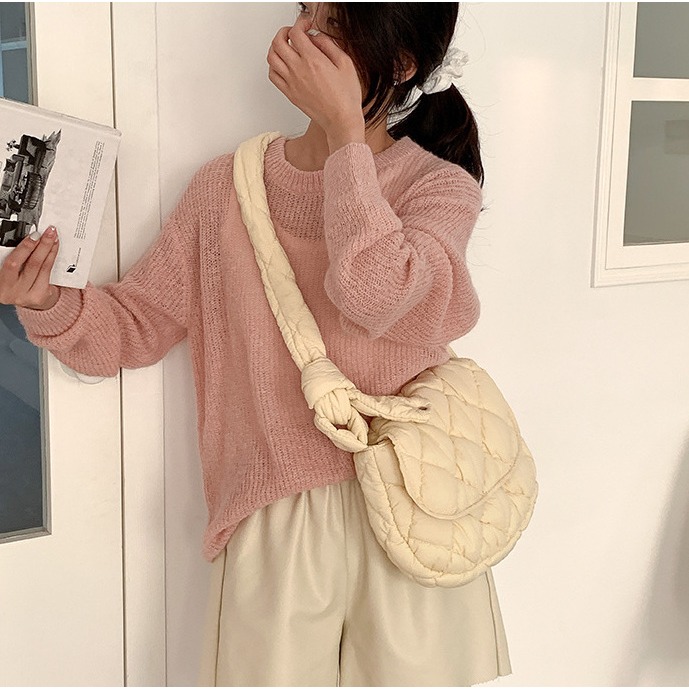 真的太特別💜紐結➳A1540韓國空運🇰🇷紐結衍縫菱格雲朵單肩/斜挎包 單肩包 斜跨包 雲朵包 羽絨包 韓國包包-細節圖10