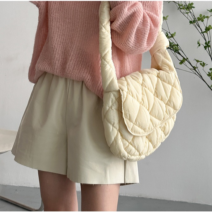 真的太特別💜紐結➳A1540韓國空運🇰🇷紐結衍縫菱格雲朵單肩/斜挎包 單肩包 斜跨包 雲朵包 羽絨包 韓國包包-細節圖11