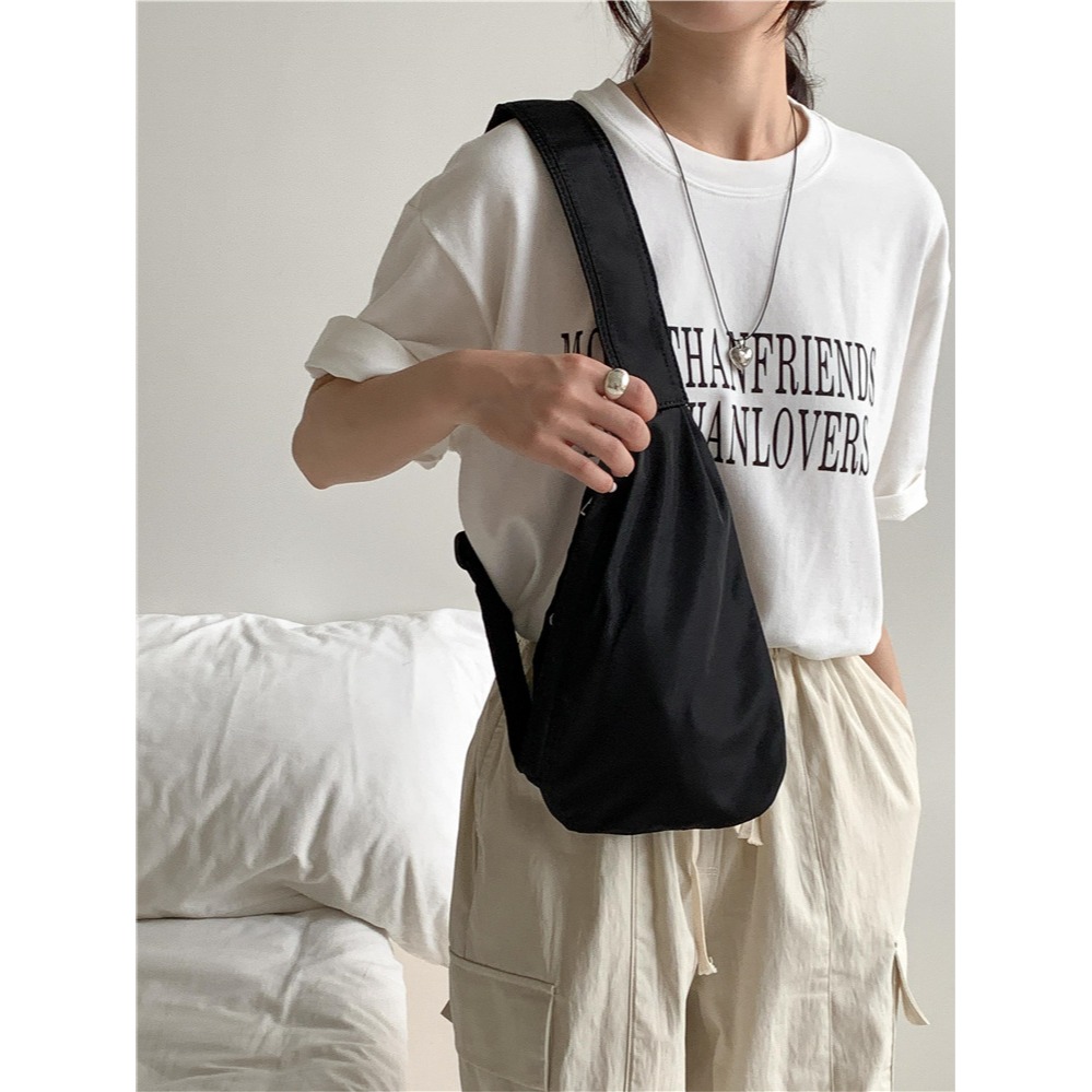 素色百搭🌙個性喔！A736韓國空運🇰🇷潮酷中性尼龍手機胸包 手機包 胸包 腰包 斜跨包 韓國包包 單肩包 肩背-細節圖6