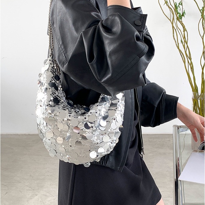 歐美⧁喜歡時髦不要錯過💘A060韓國連線🇰🇷高級時髦感鏈條新月亮片包 單肩包 腋下包 亮片包 肩背包 新月包-細節圖9