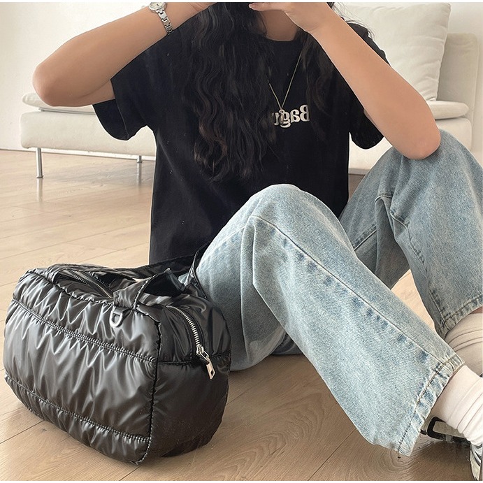 爆炸好看～流行款⋱⋰ U10032韓國空運🇰🇷橢圓造型亮面輕量單肩腋下包 單肩包 肩背包 手提包 方包 腋下包-細節圖8