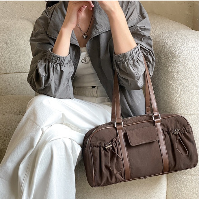 簡約經典的設計✵A8280韓國空運🇰🇷妳各位不要錯過的拼接多口袋凱旋門腋下包 單肩包 肩背包 大容量-細節圖3