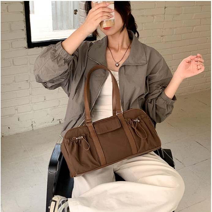 簡約經典的設計✵A8280韓國空運🇰🇷妳各位不要錯過的拼接多口袋凱旋門腋下包 單肩包 肩背包 大容量-細節圖10