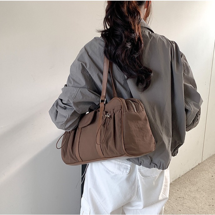 簡約經典的設計✵A8280韓國空運🇰🇷妳各位不要錯過的拼接多口袋凱旋門腋下包 單肩包 肩背包 大容量-細節圖11