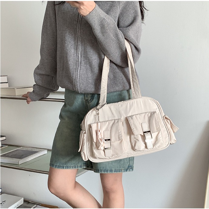 24 Jan New💛A1541韓國空運🇰🇷個性休閒多口袋尼龍腋下包 大容量包包 尼龍單肩包 休閒肩背包 韓國-細節圖2