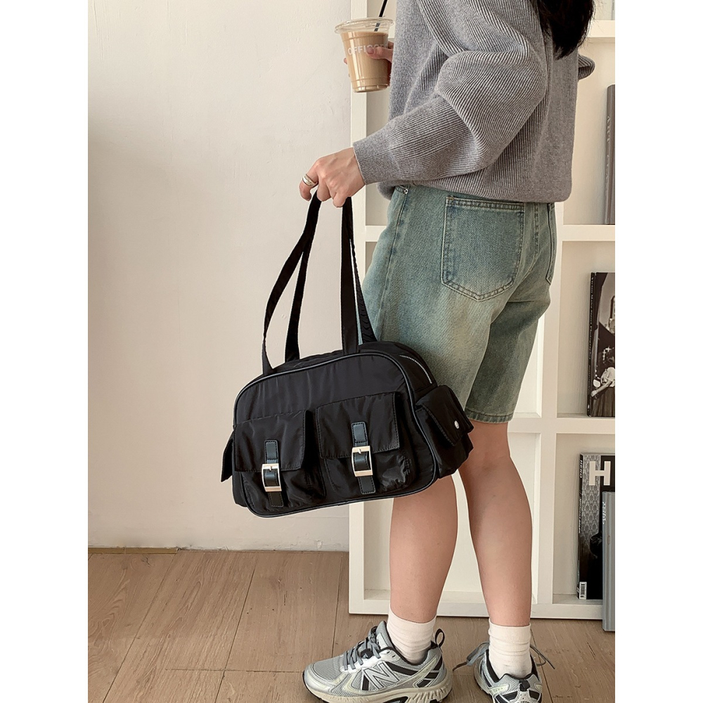 24 Jan New💛A1541韓國空運🇰🇷個性休閒多口袋尼龍腋下包 大容量包包 尼龍單肩包 休閒肩背包 韓國-細節圖8