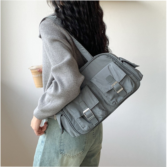 24 Jan New💛A1541韓國空運🇰🇷個性休閒多口袋尼龍腋下包 大容量包包 尼龍單肩包 休閒肩背包 韓國-細節圖10