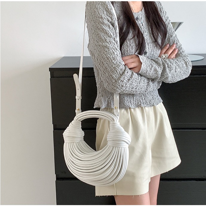 設計師款✡太特別了🌙#3170韓國空運🇰🇷紐結麵條編織手提餃子包 斜跨包 肩背包 側背包 手提包 水餃包 編織-細節圖2