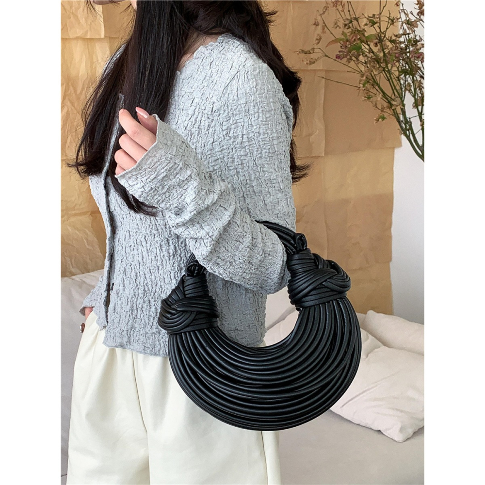 設計師款✡太特別了🌙#3170韓國空運🇰🇷紐結麵條編織手提餃子包 斜跨包 肩背包 側背包 手提包 水餃包 編織-細節圖3