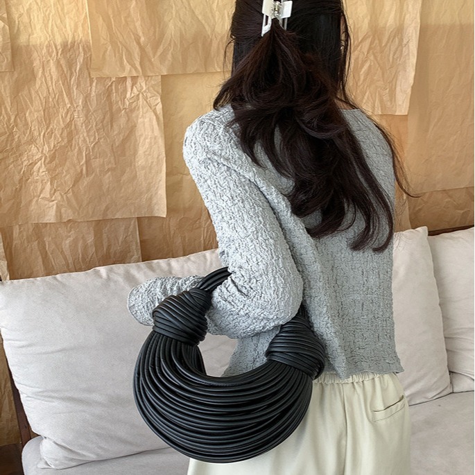 設計師款✡太特別了🌙#3170韓國空運🇰🇷紐結麵條編織手提餃子包 斜跨包 肩背包 側背包 手提包 水餃包 編織-細節圖4