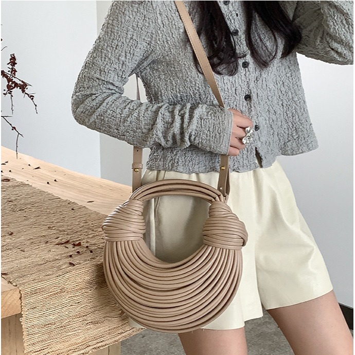 設計師款✡太特別了🌙#3170韓國空運🇰🇷紐結麵條編織手提餃子包 斜跨包 肩背包 側背包 手提包 水餃包 編織-細節圖5