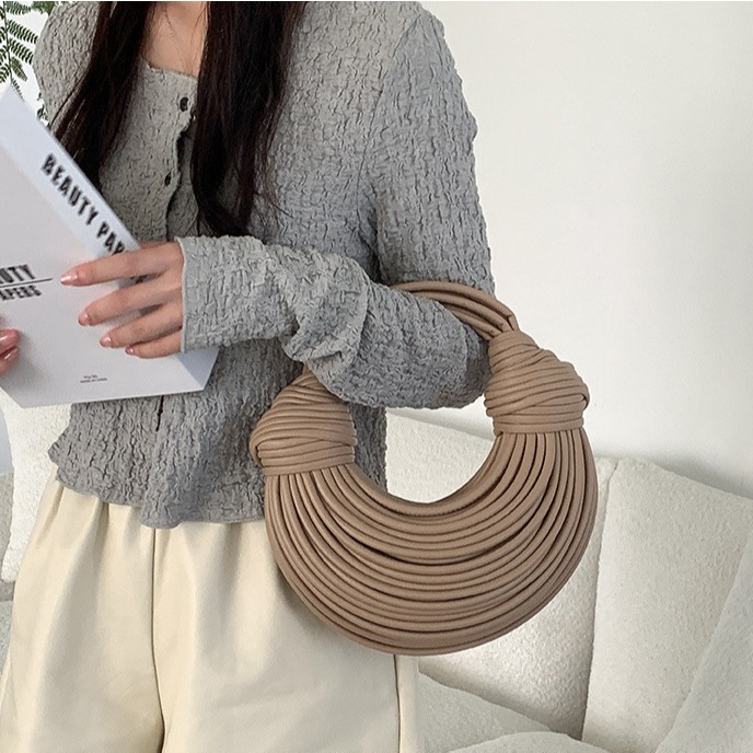 設計師款✡太特別了🌙#3170韓國空運🇰🇷紐結麵條編織手提餃子包 斜跨包 肩背包 側背包 手提包 水餃包 編織-細節圖6