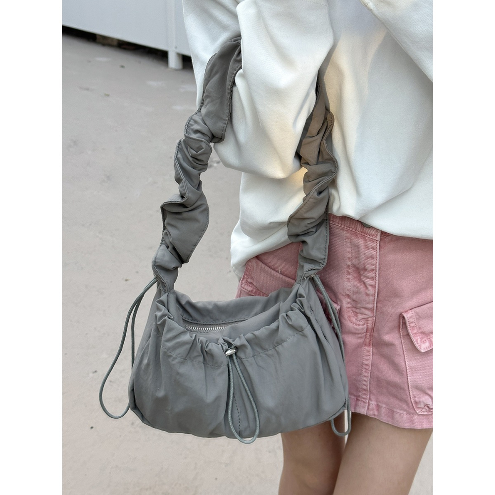 文藝風格⇢簡單不簡單F9208韓國連線🇰🇷隨手一拿輕便尼龍皺皺方包 斜跨包 單肩包 方包 韓國包包 側背包-細節圖2