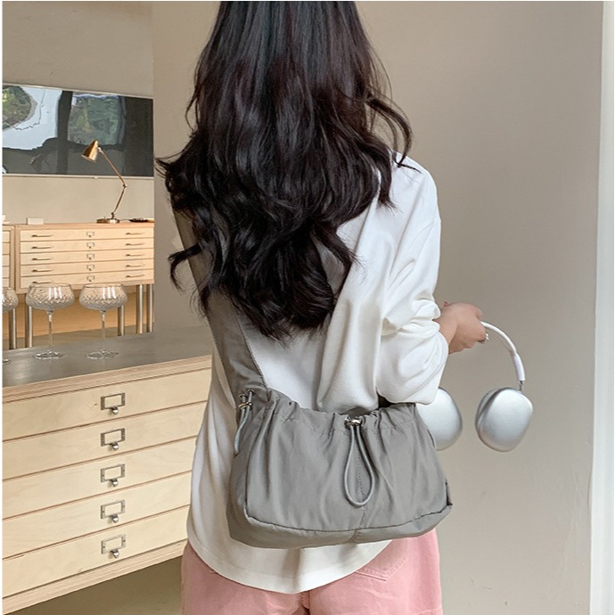 文藝風格⇢簡單不簡單F9208韓國連線🇰🇷隨手一拿輕便尼龍皺皺方包 斜跨包 單肩包 方包 韓國包包 側背包-細節圖3