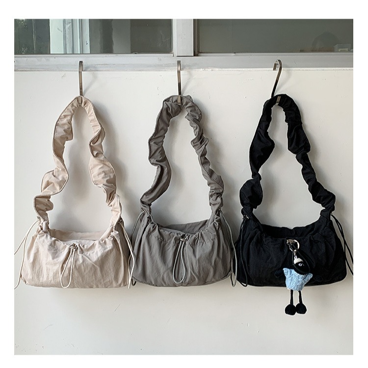 文藝風格⇢簡單不簡單F9208韓國連線🇰🇷隨手一拿輕便尼龍皺皺方包 斜跨包 單肩包 方包 韓國包包 側背包-細節圖6