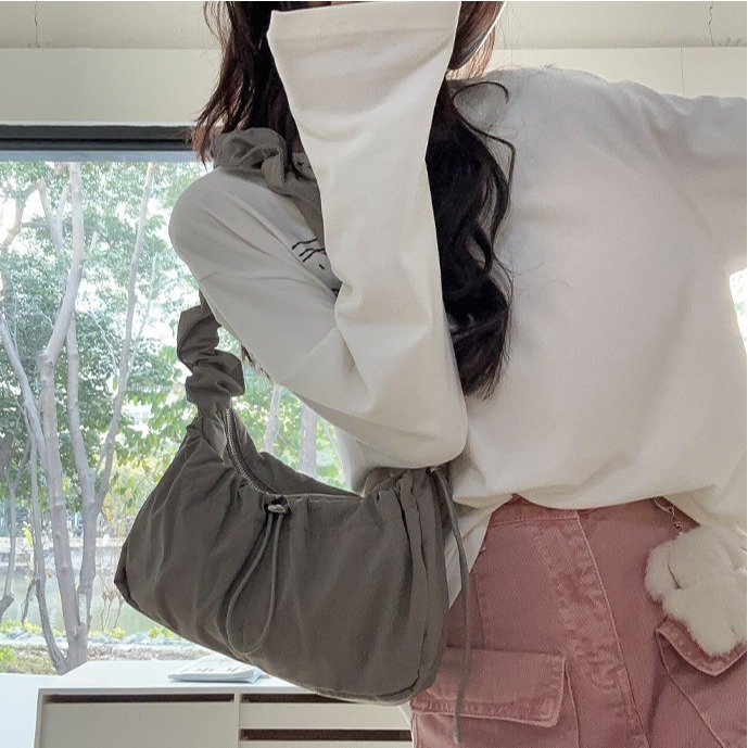 文藝風格⇢簡單不簡單F9208韓國連線🇰🇷隨手一拿輕便尼龍皺皺方包 斜跨包 單肩包 方包 韓國包包 側背包-細節圖7
