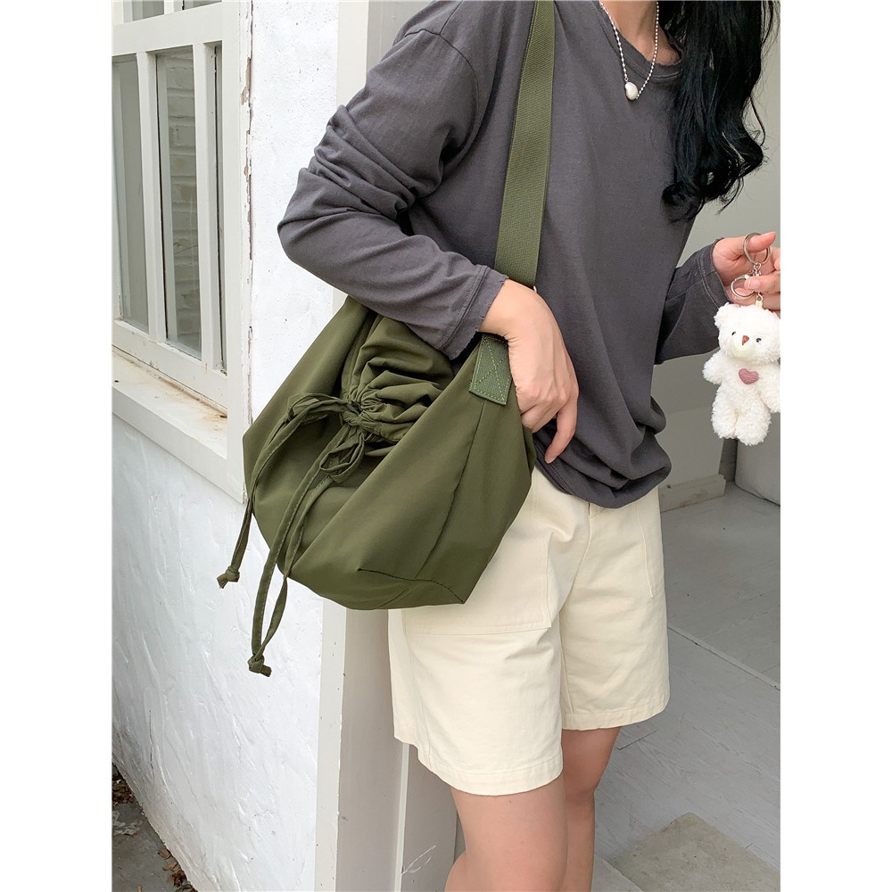 春夏共享💛妥妥的慵懶風♡『LF8303簡約純色綁帶拉繩皺褶托特包 大容量托特包 單肩包 斜跨包 尼龍斜跨包-細節圖2