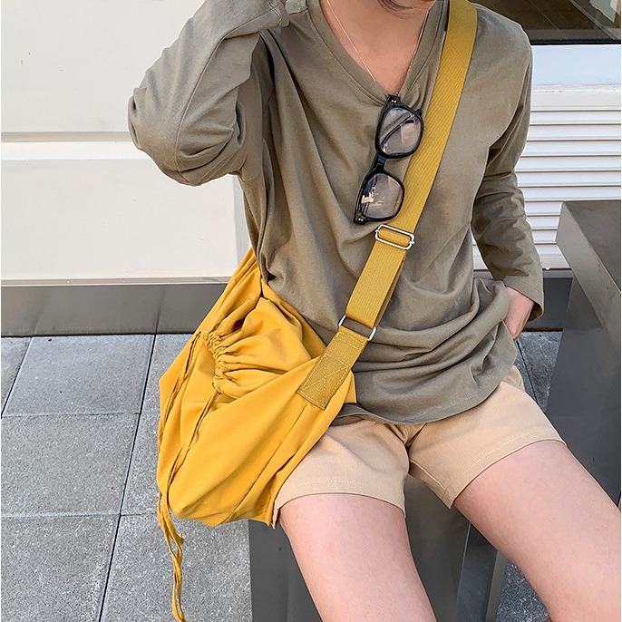 春夏共享💛妥妥的慵懶風♡『LF8303簡約純色綁帶拉繩皺褶托特包 大容量托特包 單肩包 斜跨包 尼龍斜跨包-細節圖6