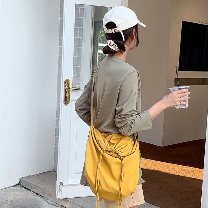 春夏共享💛妥妥的慵懶風♡『LF8303簡約純色綁帶拉繩皺褶托特包 大容量托特包 單肩包 斜跨包 尼龍斜跨包-細節圖7