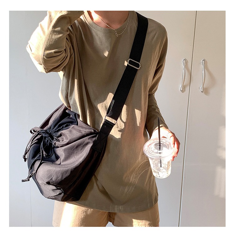 春夏共享💛妥妥的慵懶風♡『LF8303簡約純色綁帶拉繩皺褶托特包 大容量托特包 單肩包 斜跨包 尼龍斜跨包-細節圖8