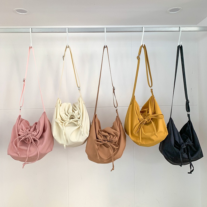 春夏共享💛妥妥的慵懶風♡『LF8303簡約純色綁帶拉繩皺褶托特包 大容量托特包 單肩包 斜跨包 尼龍斜跨包-細節圖9