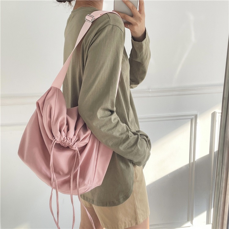 春夏共享💛妥妥的慵懶風♡『LF8303簡約純色綁帶拉繩皺褶托特包 大容量托特包 單肩包 斜跨包 尼龍斜跨包-細節圖10