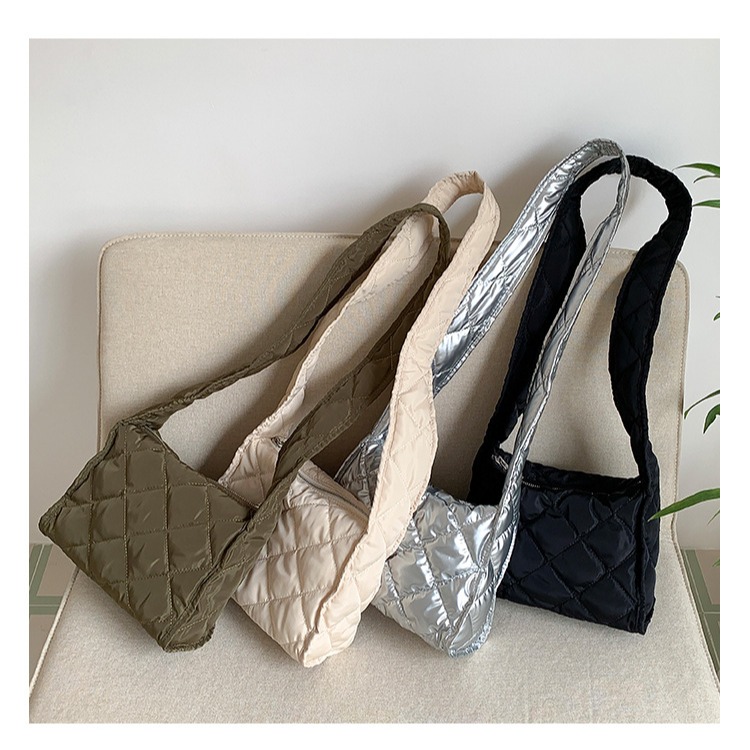 人生有一萬種可能⧊是喜歡的款式A8311韓妞都在背的菱格長肩帶羽絨包 斜跨包 韓國包包 雲朵包 菱格包 方包-細節圖6