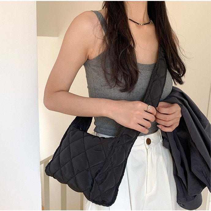 人生有一萬種可能⧊是喜歡的款式A8311韓妞都在背的菱格長肩帶羽絨包 斜跨包 韓國包包 雲朵包 菱格包 方包-細節圖7