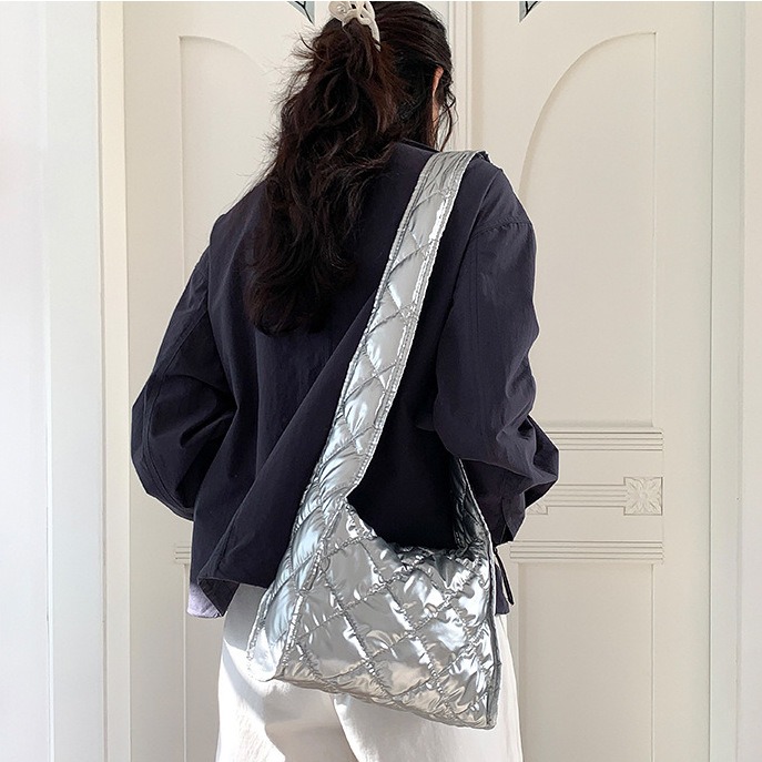 人生有一萬種可能⧊是喜歡的款式A8311韓妞都在背的菱格長肩帶羽絨包 斜跨包 韓國包包 雲朵包 菱格包 方包-細節圖9