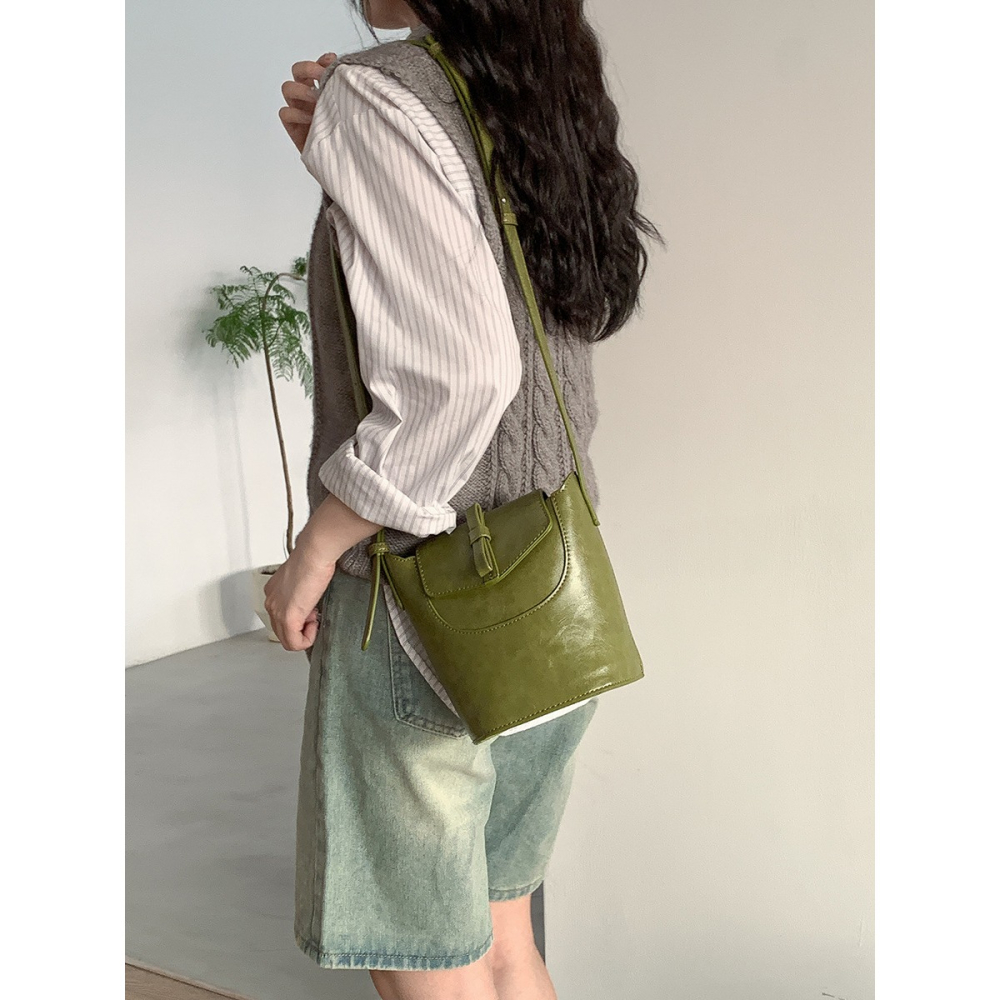 文藝復興的浪漫❁蝴蝶結裝飾∽ LF5820濃濃復古風硬挺精緻感水桶包 斜跨包 單肩包 磁扣包 側背包 水桶包 韓國包-細節圖3