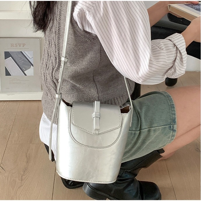 文藝復興的浪漫❁蝴蝶結裝飾∽ LF5820濃濃復古風硬挺精緻感水桶包 斜跨包 單肩包 磁扣包 側背包 水桶包 韓國包-細節圖5