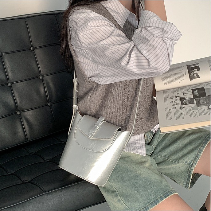 文藝復興的浪漫❁蝴蝶結裝飾∽ LF5820濃濃復古風硬挺精緻感水桶包 斜跨包 單肩包 磁扣包 側背包 水桶包 韓國包-細節圖6