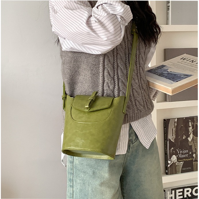 文藝復興的浪漫❁蝴蝶結裝飾∽ LF5820濃濃復古風硬挺精緻感水桶包 斜跨包 單肩包 磁扣包 側背包 水桶包 韓國包-細節圖8