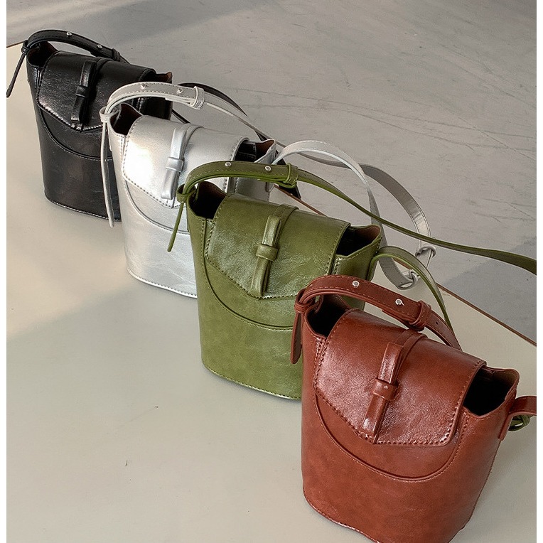 文藝復興的浪漫❁蝴蝶結裝飾∽ LF5820濃濃復古風硬挺精緻感水桶包 斜跨包 單肩包 磁扣包 側背包 水桶包 韓國包-細節圖10