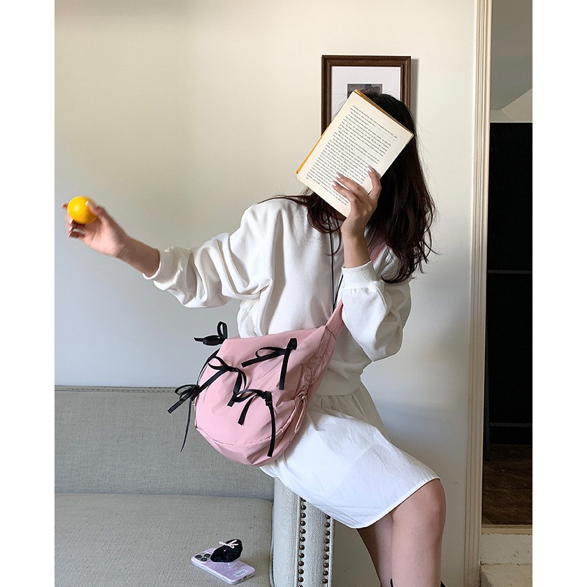 NEW！日子平淡“好在我喜歡♡A062韓國空運🇰🇷溫柔系慵懶尼龍皺褶斜跨包 單肩包 側背包 尼龍包-細節圖11