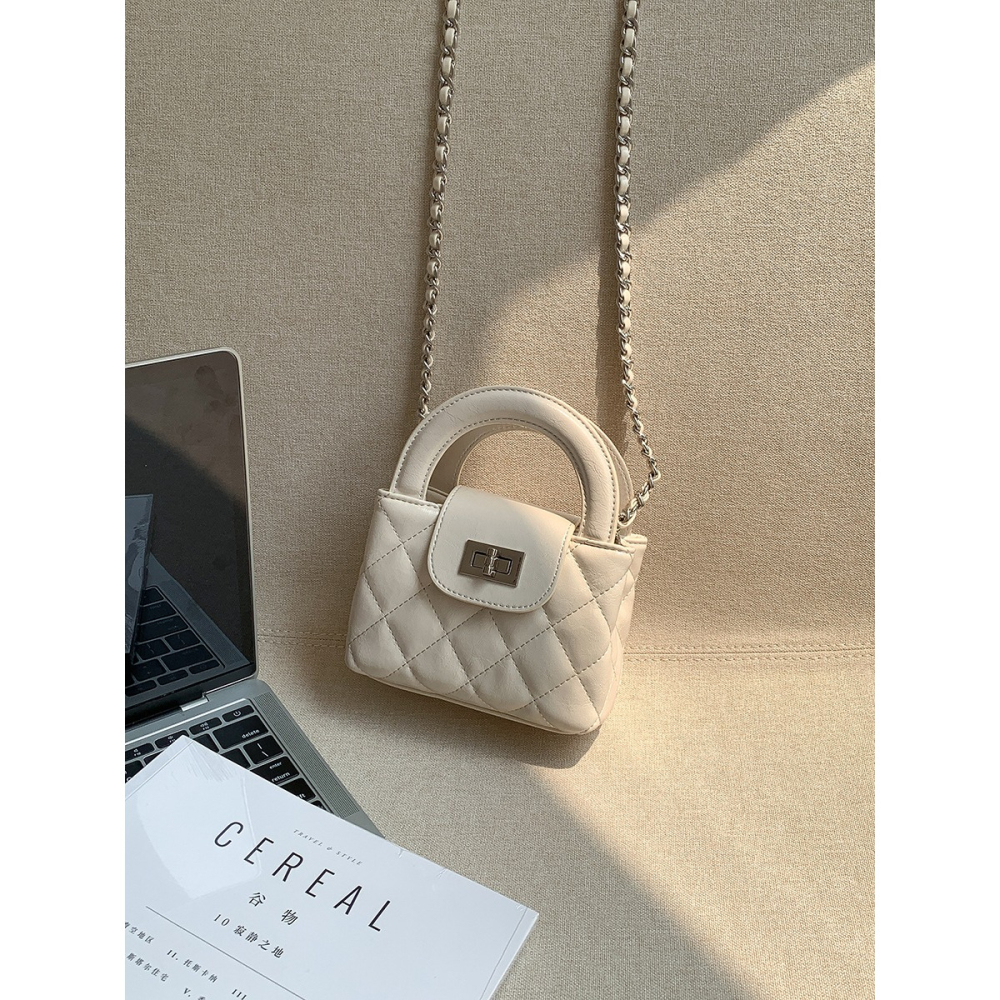 限定新款♥♥依舊熱銷💁質感超推薦🇰🇷小香風同款菱格紋鏈條小方包 手提包 鍊條包 斜跨包-細節圖7