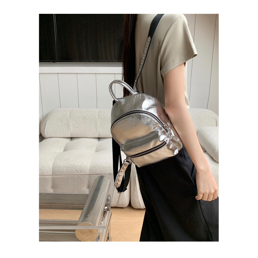 帥氣時髦款🥂6241#韓國鉚釘時尚抓皺大容量雙肩包 後背包 雙肩包 韓國背包 大容量後背包-細節圖2