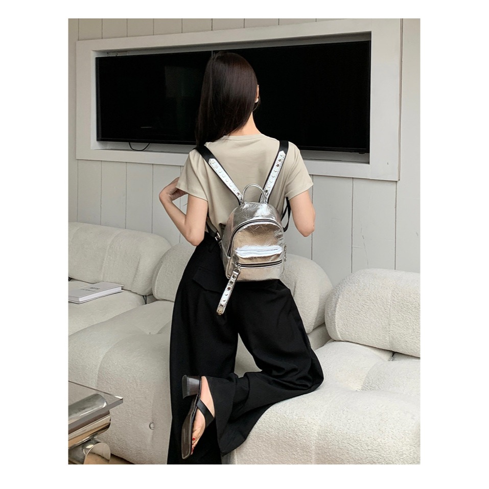 帥氣時髦款🥂6241#韓國鉚釘時尚抓皺大容量雙肩包 後背包 雙肩包 韓國背包 大容量後背包-細節圖3