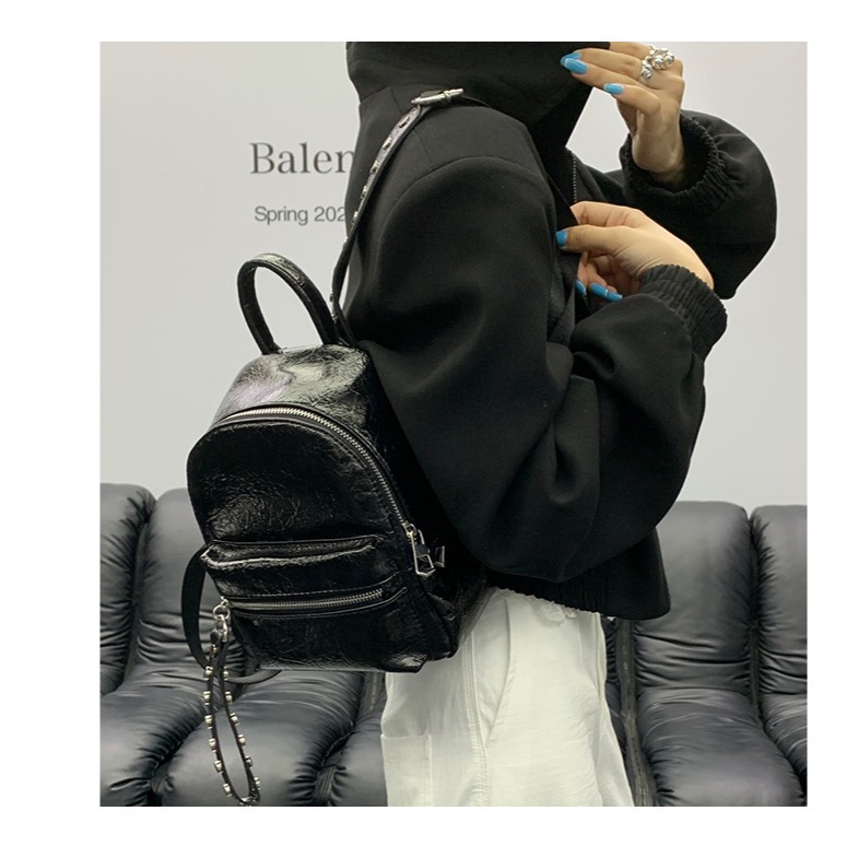 帥氣時髦款🥂6241#韓國鉚釘時尚抓皺大容量雙肩包 後背包 雙肩包 韓國背包 大容量後背包-細節圖4