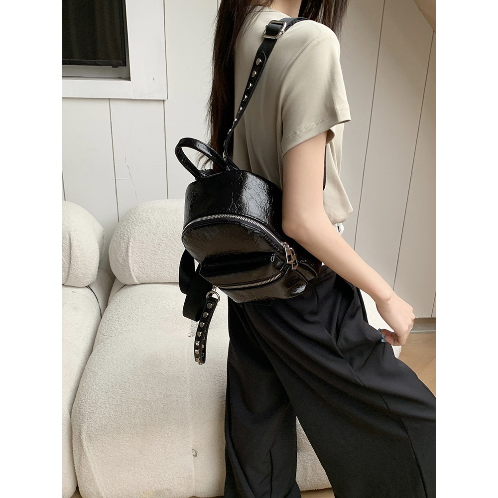 帥氣時髦款🥂6241#韓國鉚釘時尚抓皺大容量雙肩包 後背包 雙肩包 韓國背包 大容量後背包-細節圖6