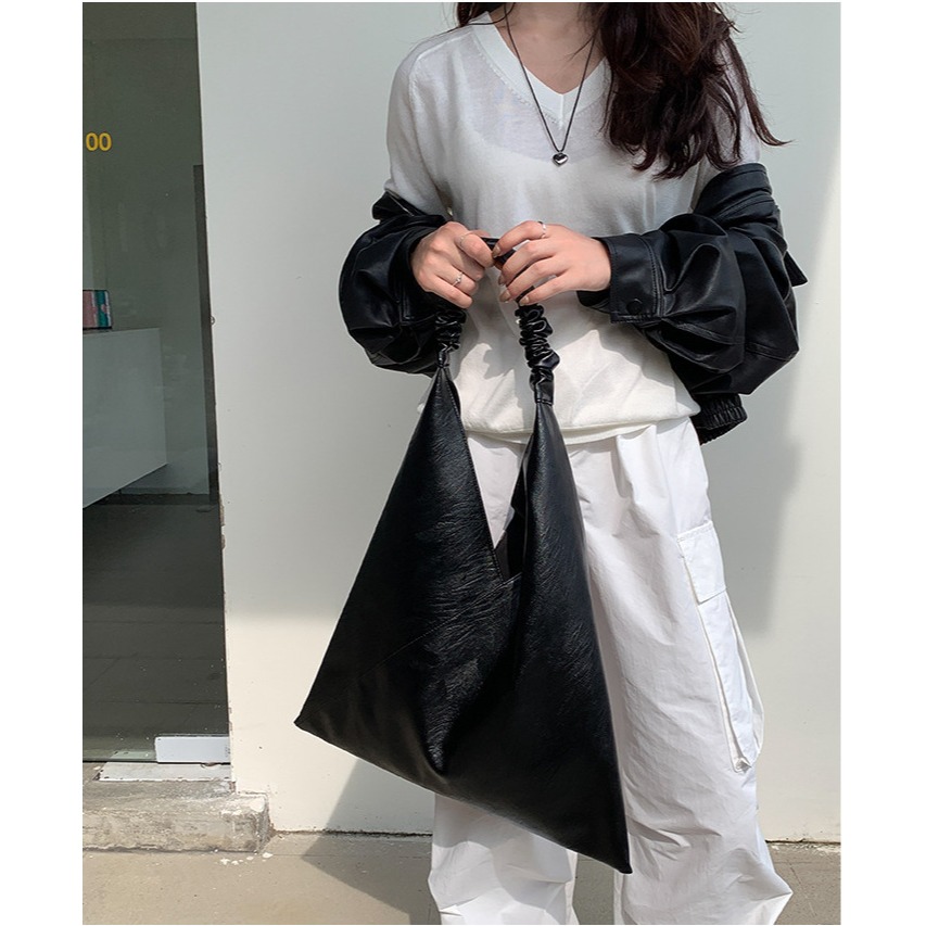 極簡主義者的新歡❖A10018是你們會很喜歡的簡約軟皮單肩托特包 通勤托特包 皺褶設計腋下包 單肩包-細節圖2