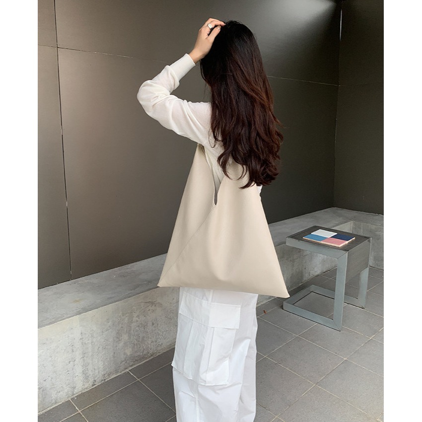 極簡主義者的新歡❖A10018是你們會很喜歡的簡約軟皮單肩托特包 通勤托特包 皺褶設計腋下包 單肩包-細節圖9