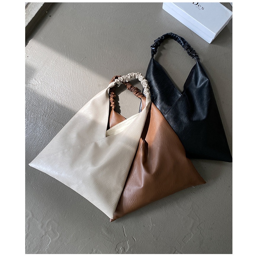 極簡主義者的新歡❖A10018是你們會很喜歡的簡約軟皮單肩托特包 通勤托特包 皺褶設計腋下包 單肩包-細節圖11