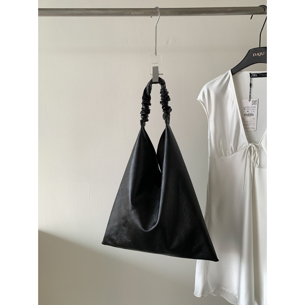 極簡主義者的新歡❖A10018是你們會很喜歡的簡約軟皮單肩托特包 通勤托特包 皺褶設計腋下包 單肩包-規格圖11