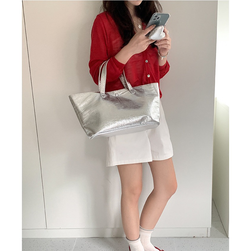 必須入手√時髦2色⥾『U020』特殊材質軟皮亮面大容量通勤托特包 通勤包 托特包 手提包 大容量托特包-細節圖2