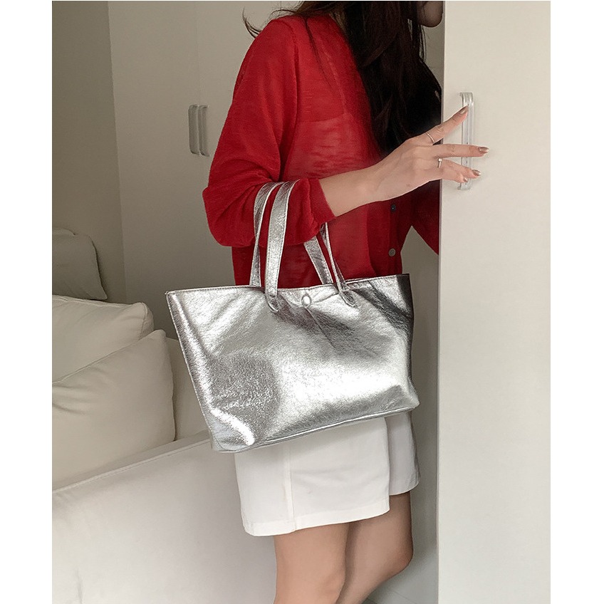 必須入手√時髦2色⥾『U020』特殊材質軟皮亮面大容量通勤托特包 通勤包 托特包 手提包 大容量托特包-細節圖3