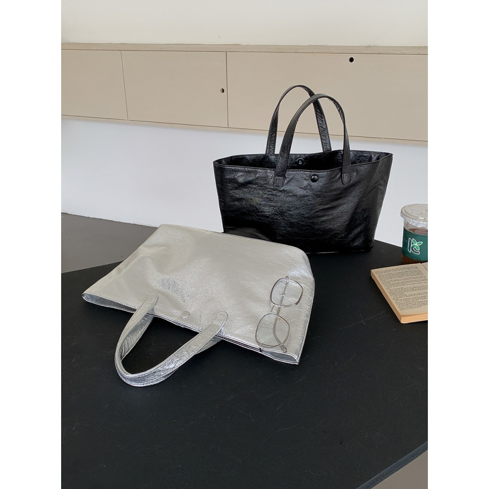 必須入手√時髦2色⥾『U020』特殊材質軟皮亮面大容量通勤托特包 通勤包 托特包 手提包 大容量托特包-細節圖8