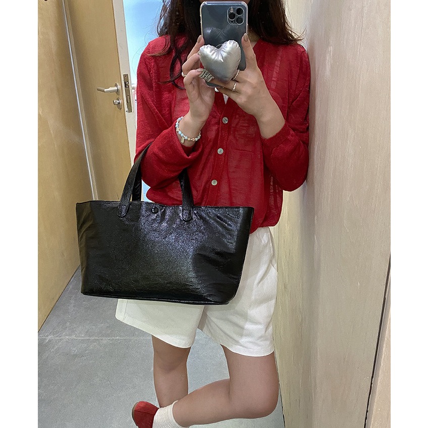 必須入手√時髦2色⥾『U020』特殊材質軟皮亮面大容量通勤托特包 通勤包 托特包 手提包 大容量托特包-細節圖10
