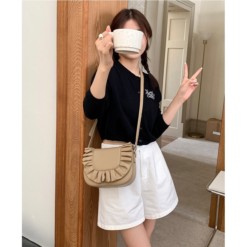 有看過這麼可愛的造型✾小花邊『LF8271』經典花邊皺褶翻蓋皮革方包 皺褶包 磁扣包 小方包 單肩包-細節圖2