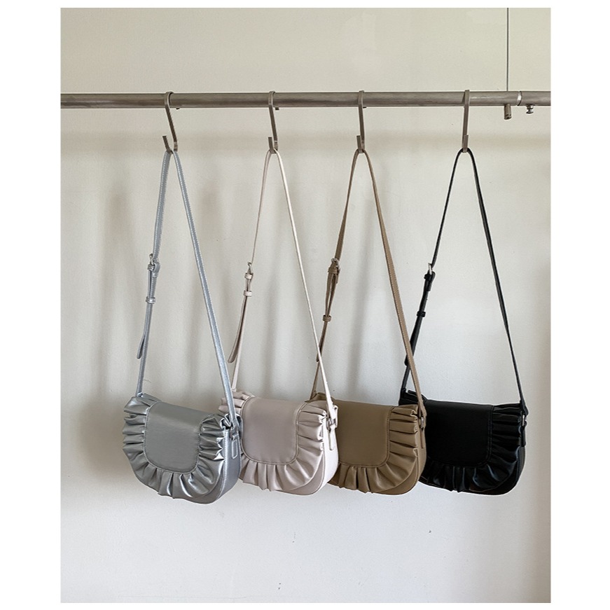 有看過這麼可愛的造型✾小花邊『LF8271』經典花邊皺褶翻蓋皮革方包 皺褶包 磁扣包 小方包 單肩包-細節圖3